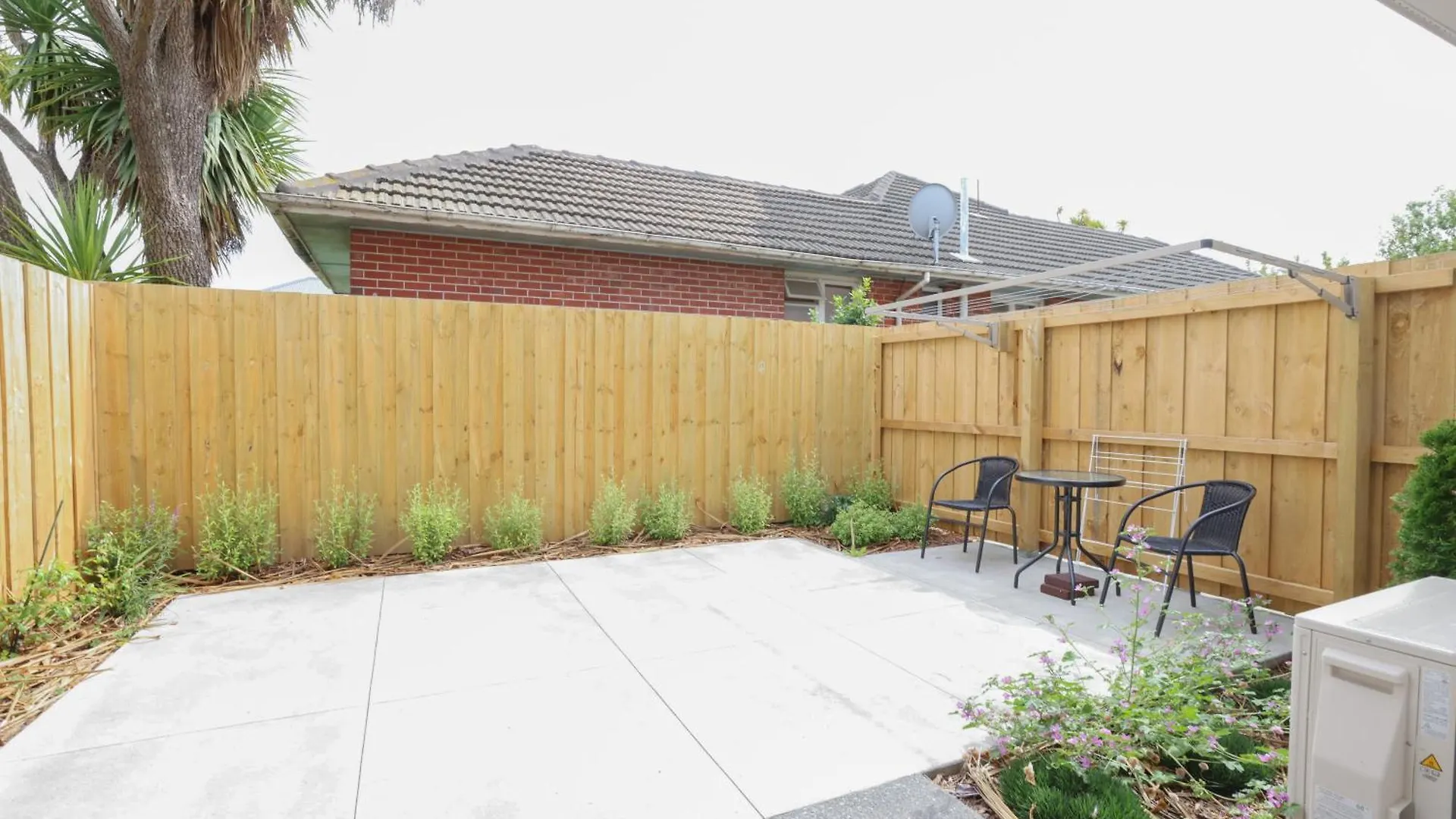 Modern 2-Bed Townhouse Close To City Attractions Addington Christchurch