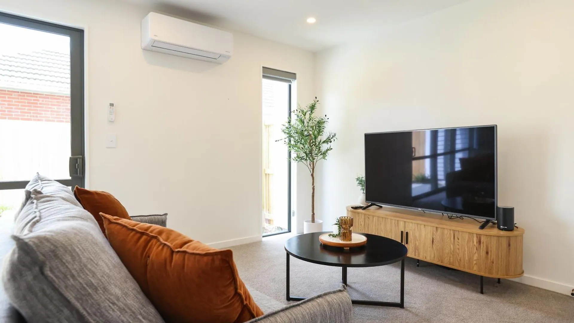 Дом отдыха Modern 2-Bed Townhouse Close To City Attractions Addington