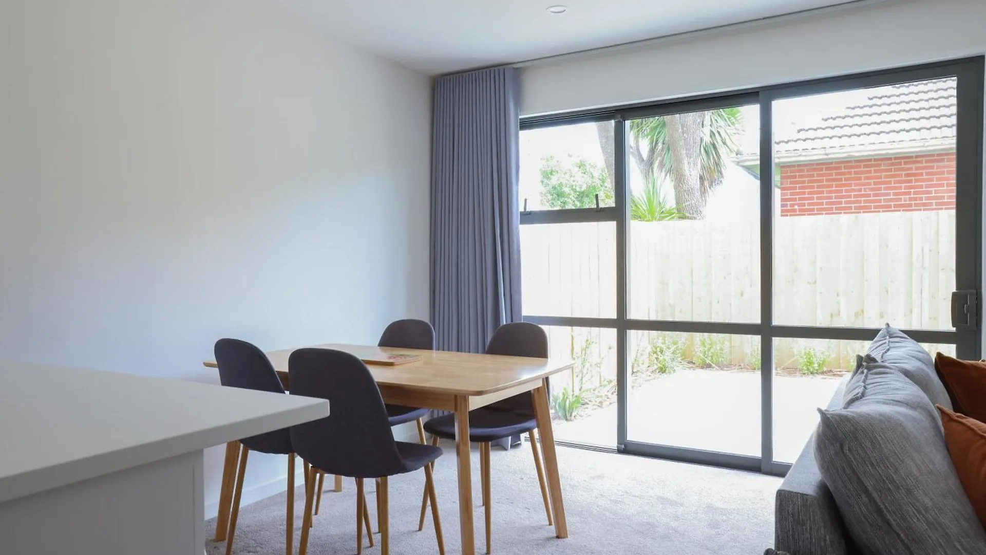 Modern 2-Bed Townhouse Close To City Attractions Addington 0*, Крайстчёрч