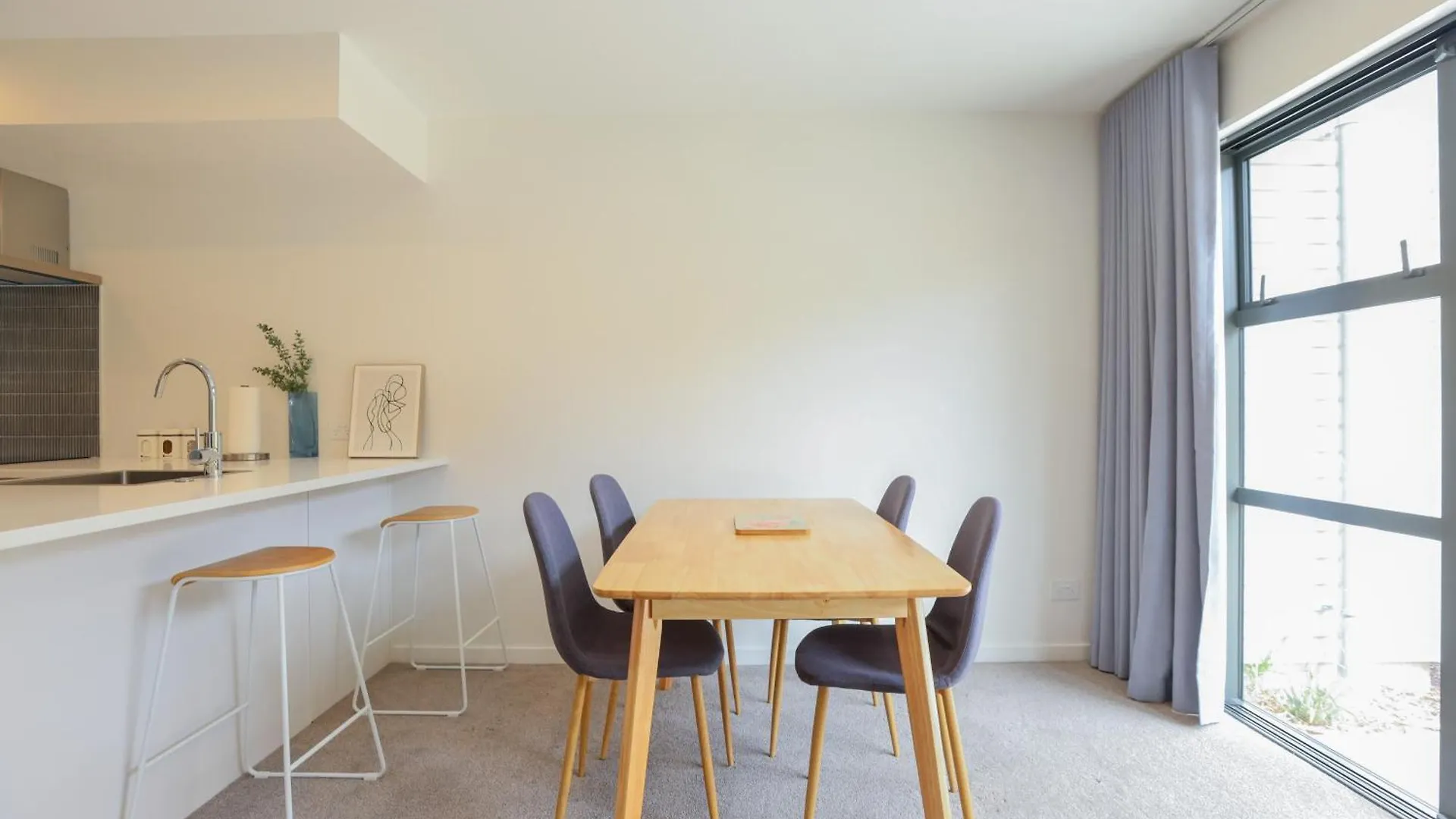 Modern 2-Bed Townhouse Close To City Attractions Addington