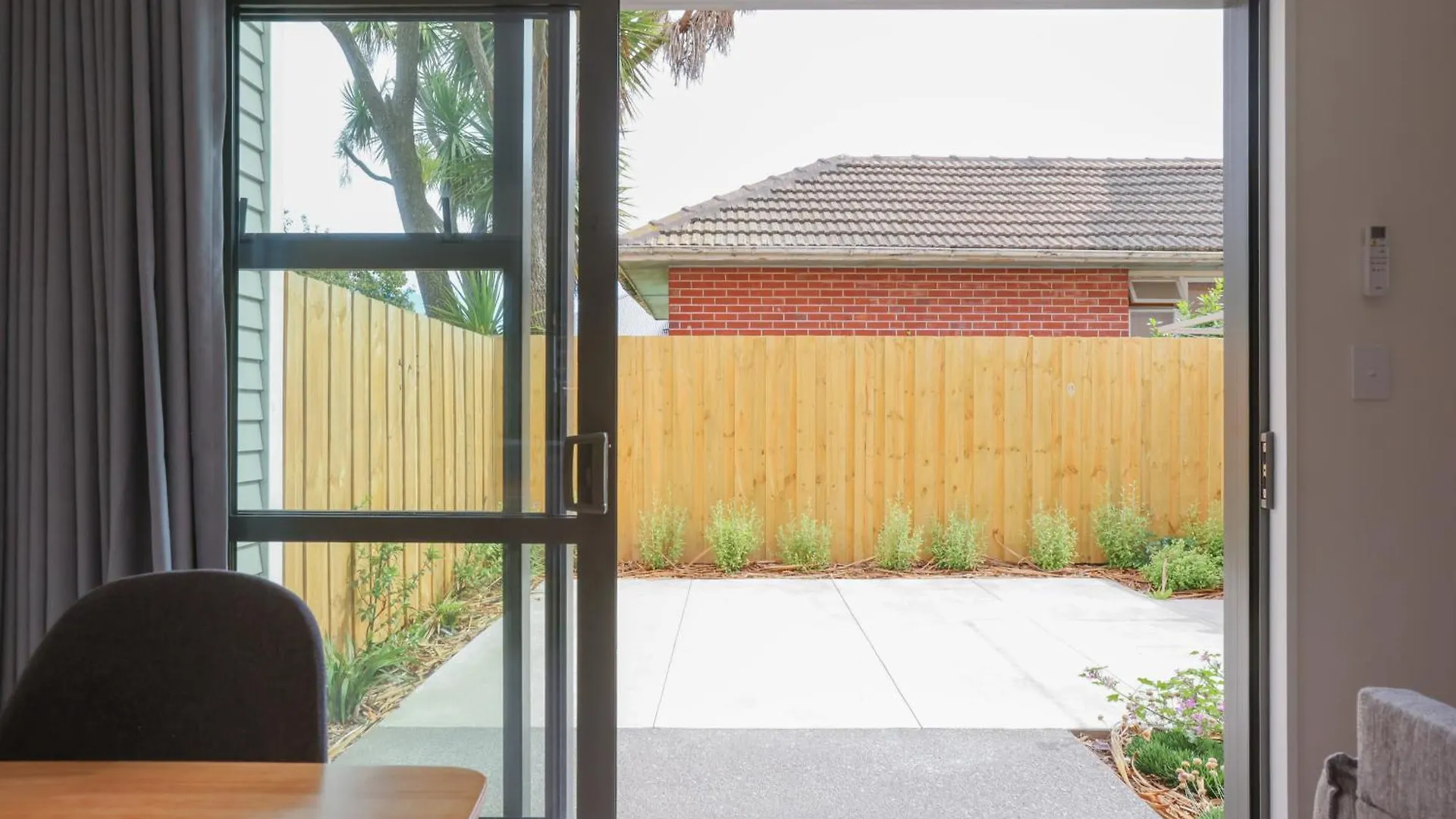 Дом отдыха Modern 2-Bed Townhouse Close To City Attractions Addington